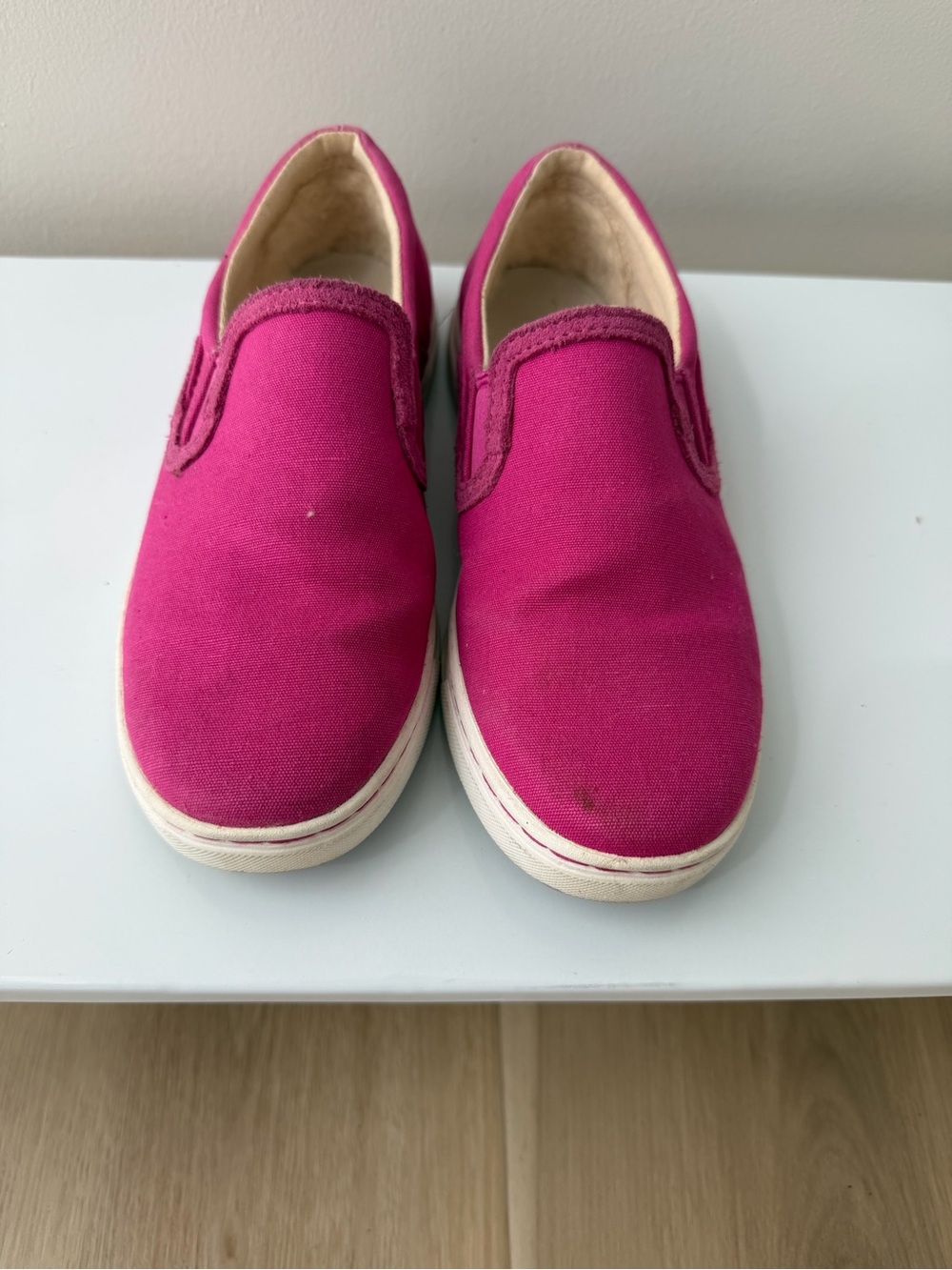 UGG Pink Canvas Slip-On Sneakers Women’s Size 5 Cozy Heel Lining Casual